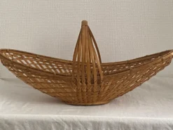 Grand panier à fleur en rotin