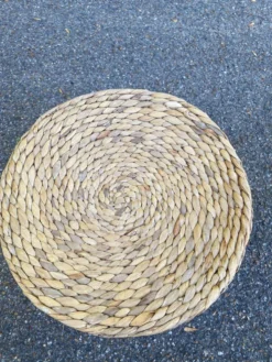 Grand panier à linge / coffre de rangement en jacinthe d'eau tressée couver