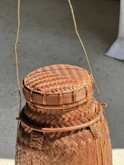 Grand panier traditionnel balinais à cordelettes H70 D26
