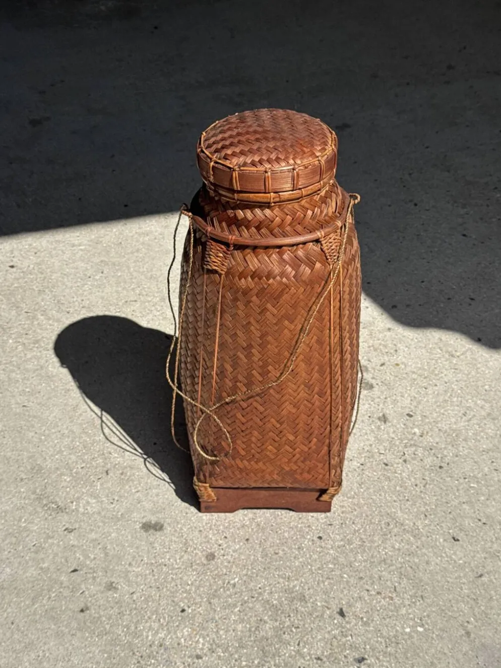 Grand panier traditionnel balinais à cordelettes H70 D26