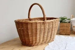 Grand panier vintage en osier tressé avec anse centrale