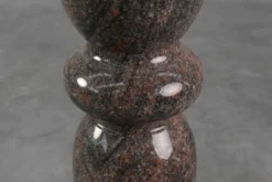 Grand piédestal en granit du milieu du siècle, Italie années 1960