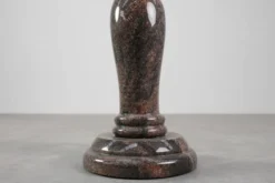 Grand piédestal en granit du milieu du siècle, Italie années 1960