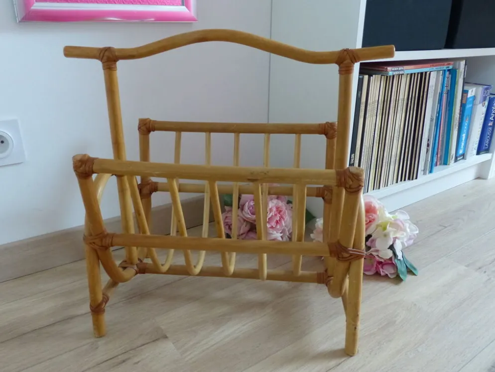 Grand porte revue rotin vintage années 1960 - 1970