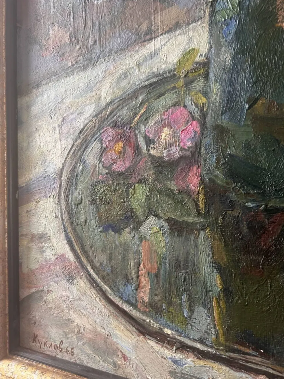 Grand tableau nature morte aux fleurs, école russe du milieu du XXe siècle. L’éloge de la douceur