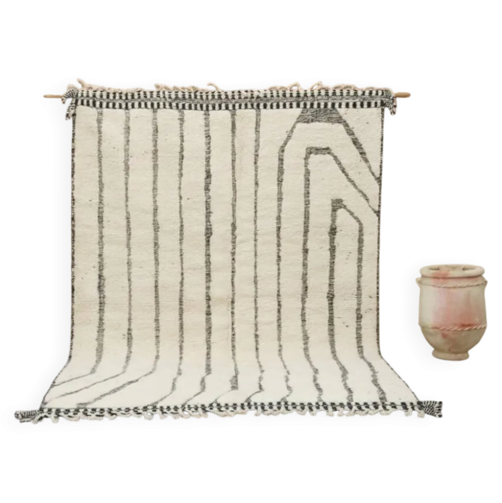 Grand tapis Beni Ouarain 290×210 – Laine ivoire avec motif linéaire noir, GO-939