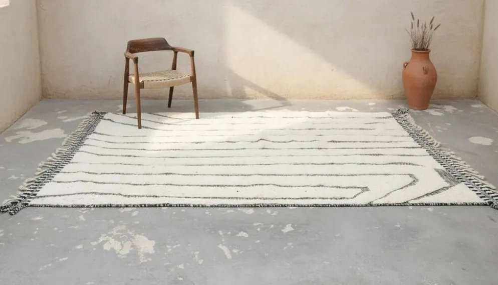 Grand tapis Beni Ouarain 290×210 – Laine ivoire avec motif linéaire noir, GO-939