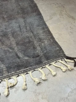 Grand tapis berbere beniouarain tissé main gris-bleu, 100% laine 280 x 220