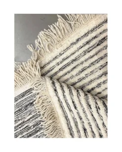 Grand tapis carré 100% laine vierge graphique à rayures écru et noir