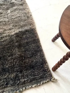 Grand tapis de couloir vintage tissé main gris anthracite / bleu 100% laine