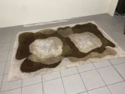 Grand tapis en laine à poils longs, produit par Desso, années 1970.