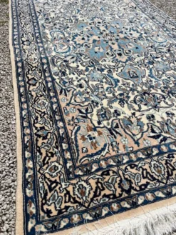 Grand tapis persan