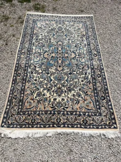 Grand tapis persan