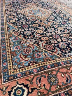 Grand tapis persan ancien