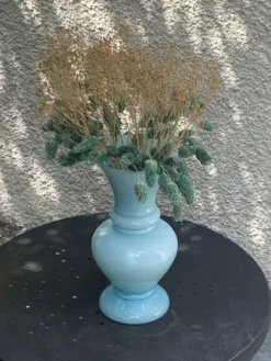 Grand vase en opaline bleu pastel vintage