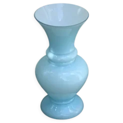 Grand vase en opaline bleu pastel vintage