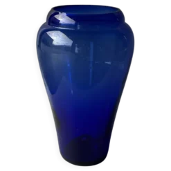 Grand vase en verre bleu cobalt
