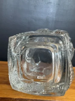 Grand vase vintage en verre moulé pressé