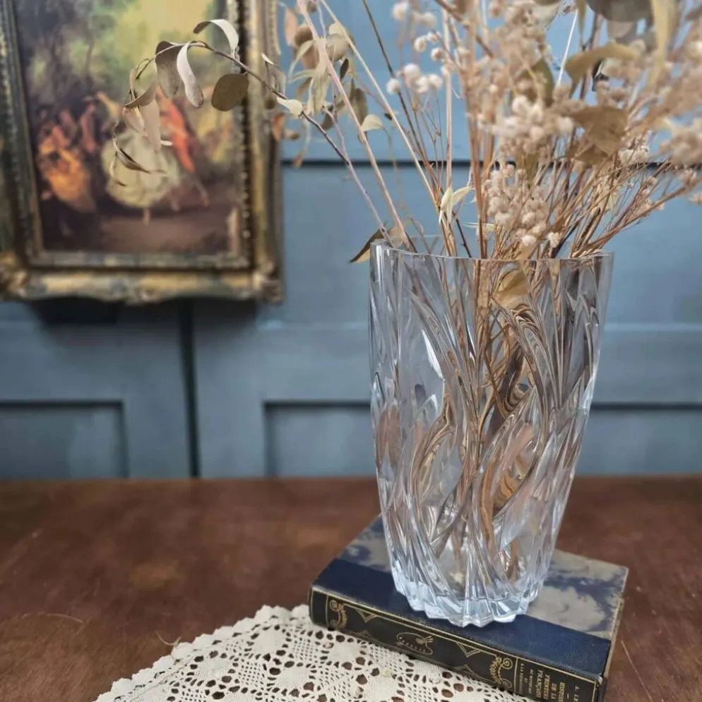Grand vase vintage en verre moulé transparent