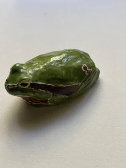 Grenouille en faïence émaillée
