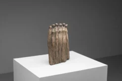Groupe sculptural abstrait de six figures féminines
