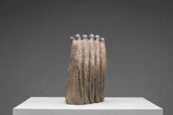 Groupe sculptural abstrait de six figures féminines