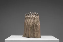 Groupe sculptural abstrait de six figures féminines
