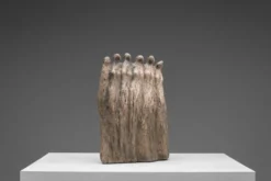 Groupe sculptural abstrait de six figures féminines