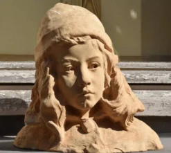 Henri Rogerol (attribué à), Jeune fille au bonnet (vers 1920)