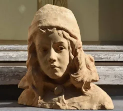 Henri Rogerol (attribué à), Jeune fille au bonnet (vers 1920)
