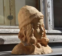 Henri Rogerol (attribué à), Jeune fille au bonnet (vers 1920)