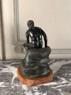 Hermès au repos, bronze Grand Tour, patine noir et verte, XIXème siècle