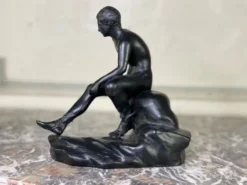 Hermès au repos, bronze patine noire d’après l’antique