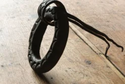 Heurtoir de porte ancien en fer forgé