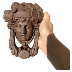Heurtoir de porte en fonte portrait féminin classique
