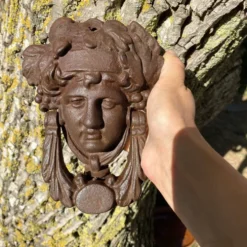Heurtoir de porte en fonte portrait féminin classique