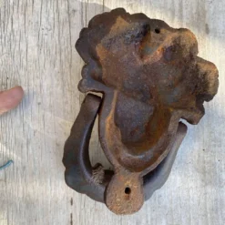 Heurtoir de porte en fonte portrait féminin classique