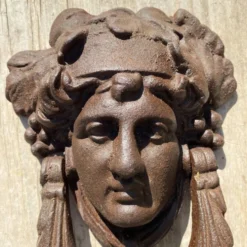 Heurtoir de porte en fonte portrait féminin classique
