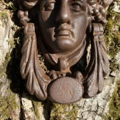 Heurtoir de porte en fonte portrait féminin classique