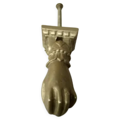 Heurtoir en bronze plein, forme de main, XIXème