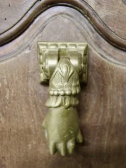 Heurtoir en bronze plein, forme de main, XIXème