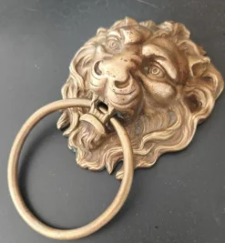 Heurtoir / Marteau de porte lion en bronze