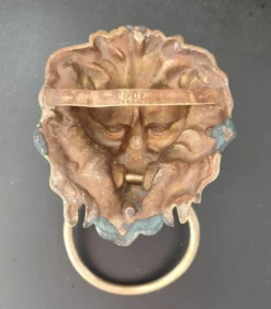 Heurtoir / Marteau de porte lion en bronze