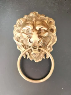 Heurtoir / Marteau de porte lion en bronze