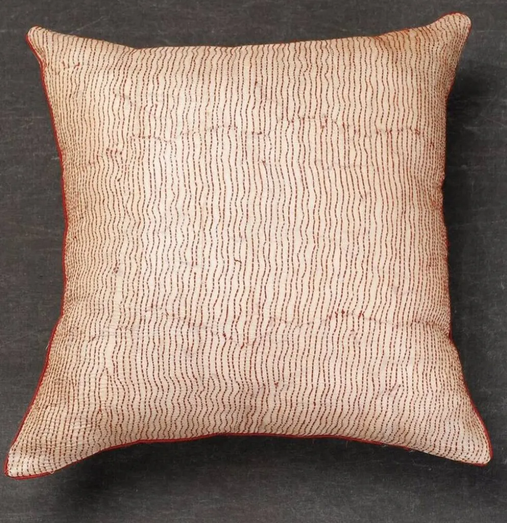 Housse coussin indien en soie brodée main beige rouge