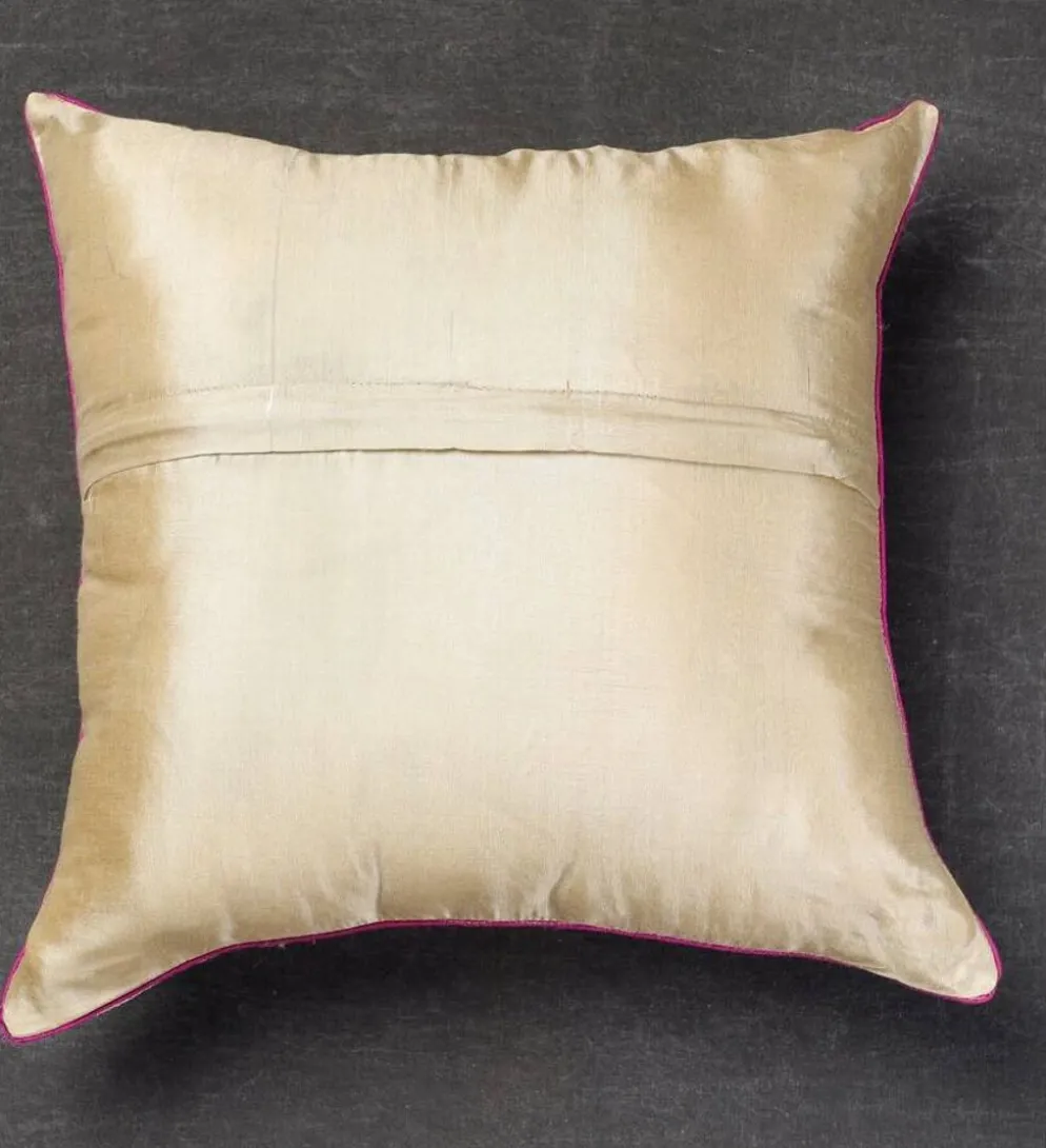 Housse coussin indien en soie brodée main beige rouge