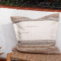 Housse de cousin beige - artisanale tissé main en coton recyclé