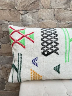 Housse de coussin artisanale marocaine en laine berbère