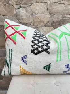 Housse de coussin artisanale marocaine en laine berbère