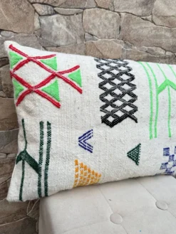 Housse de coussin artisanale marocaine en laine berbère